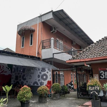 Djaboerigin Mongonsidi Guest House Redpartner 棉兰 外观 照片