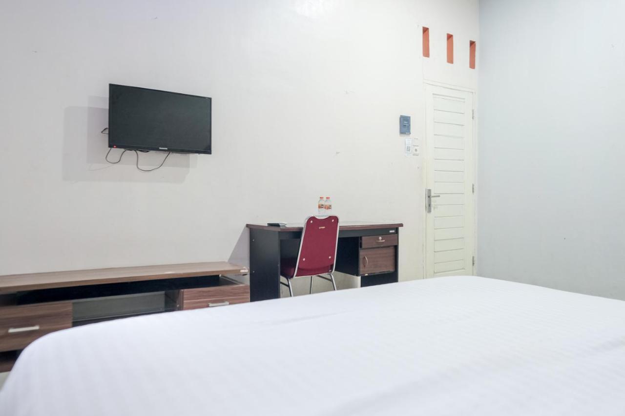 Djaboerigin Mongonsidi Guest House Redpartner 棉兰 外观 照片